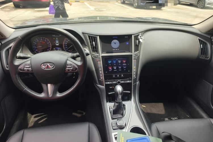 Used Infiniti Q50L 2016 2.0T Comfort Edition Center Console