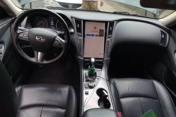 Used Infiniti Q50L 2016 2.0T Enjoyment Edition Center Console