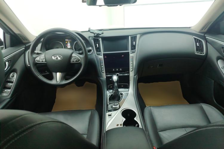 Used Infiniti Q50L 2016 2.0T Enjoyment Edition Center Console
