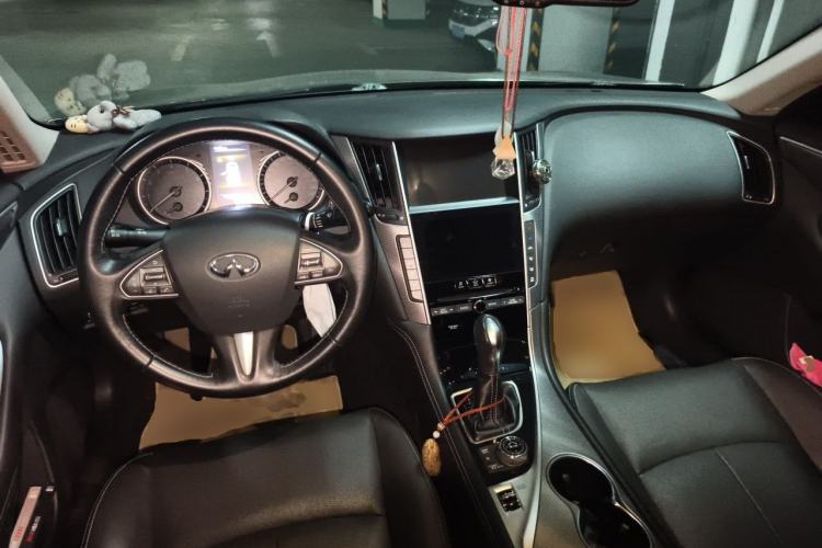 Used Infiniti Q50L 2016 2.0T Ambition Edition Center Console