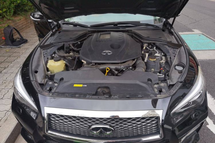 Used Infiniti Q50L 2016 2.0T Enjoyment Edition Engine Bay