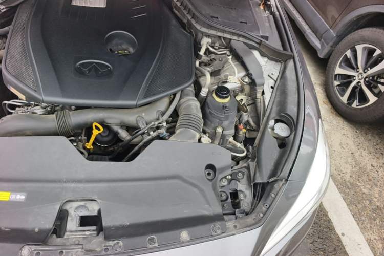 Used Infiniti Q50L 2016 2.0T Comfort Edition Engine Bay Left
