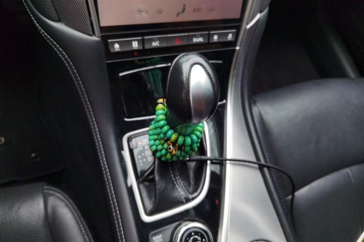 Used Infiniti Q50L 2016 2.0T Enjoyment Edition Gear Lever