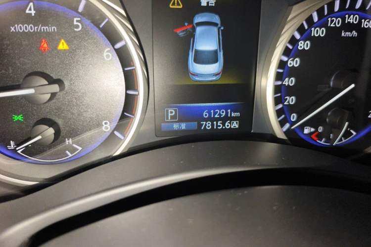 Used Infiniti Q50L 2016 2.0T Ambition Edition Odometer Close Up