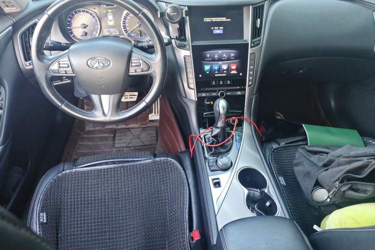 Used Infiniti Q50L 2016 2.0T Enjoyment Edition Center Console