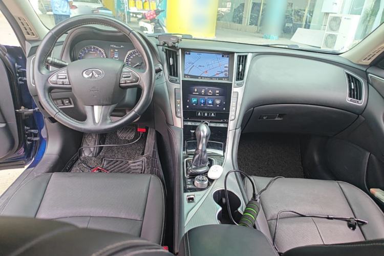 Used Infiniti Q50L 2016 2.0T Ambition Edition Center Console