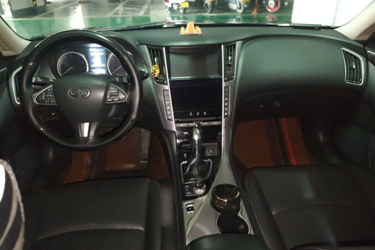 Used Infiniti Q50L 2016 2.0T Ambition Edition Center Console