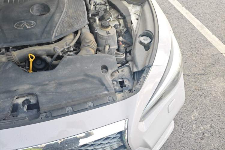 Used Infiniti Q50L 2016 2.0T Enjoyment Edition Engine Bay Left