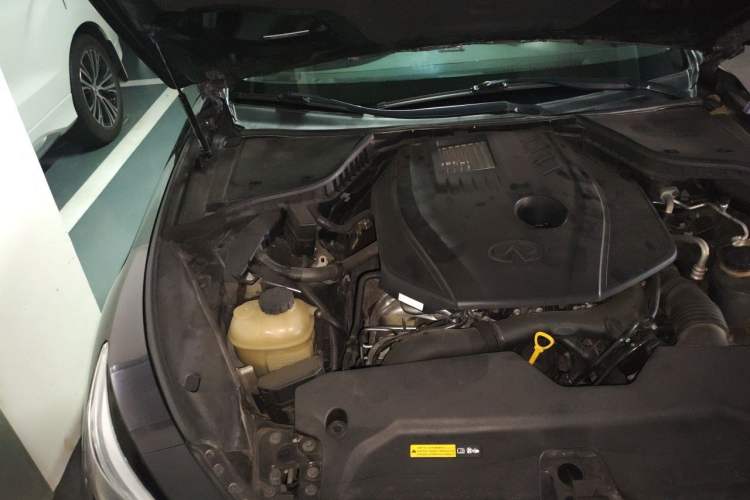 Used Infiniti Q50L 2016 2.0T Ambition Edition Engine Bay Right