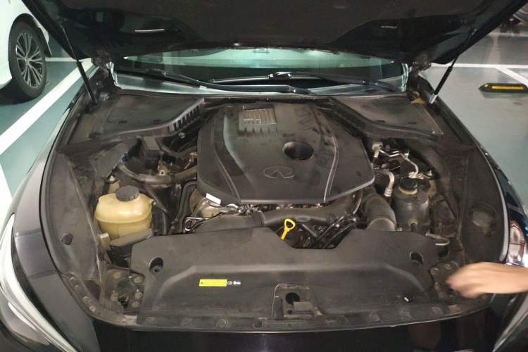 Used Infiniti Q50L 2016 2.0T Ambition Edition Engine Bay
