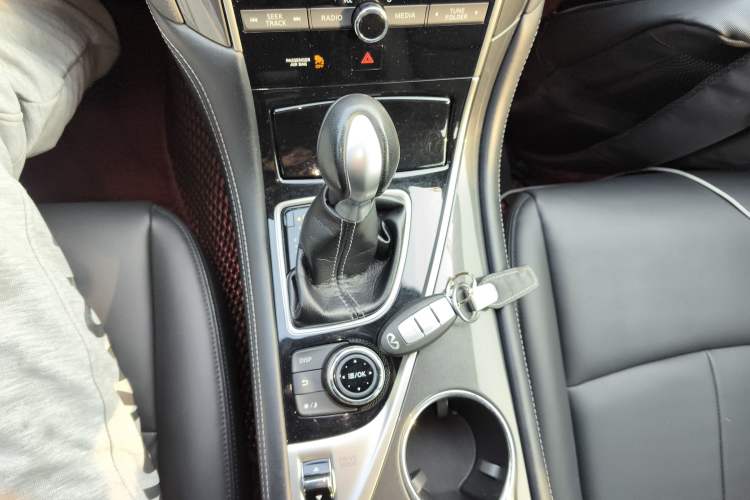 Used Infiniti Q50L 2016 2.0T Comfort Edition Gear Lever