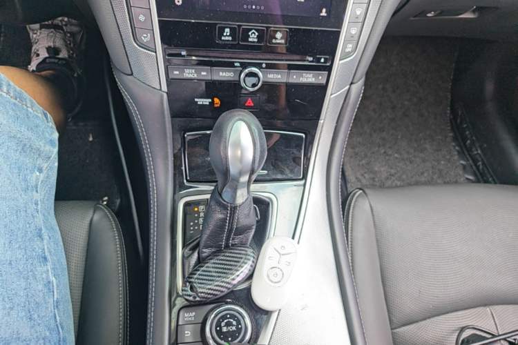 Used Infiniti Q50L 2016 2.0T Ambition Edition Gear Lever