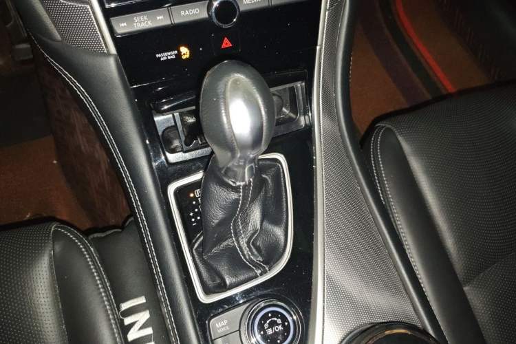 Used Infiniti Q50L 2016 2.0T Ambition Edition Gear Lever