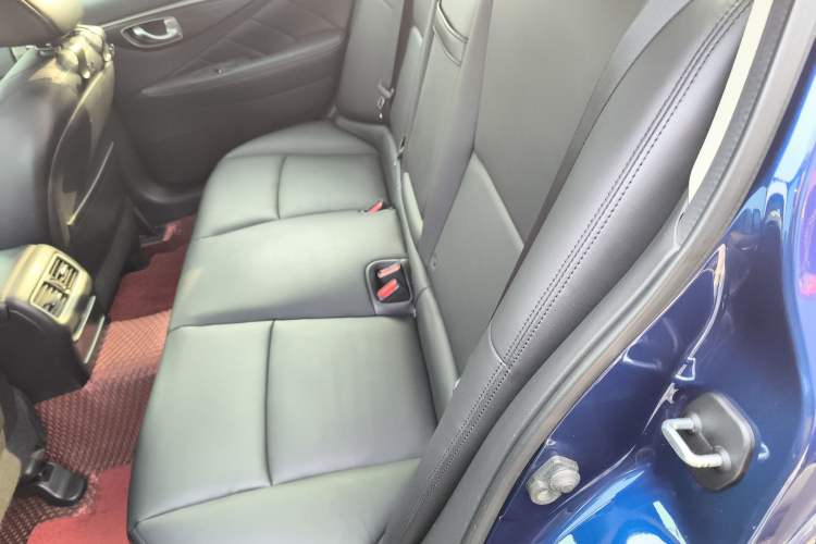 Used Infiniti Q50L 2016 2.0T Comfort Edition Interior 4