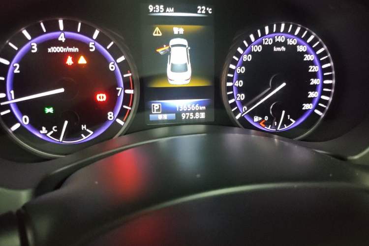 Used Infiniti Q50L 2016 2.0T Ambition Edition Odometer Close Up