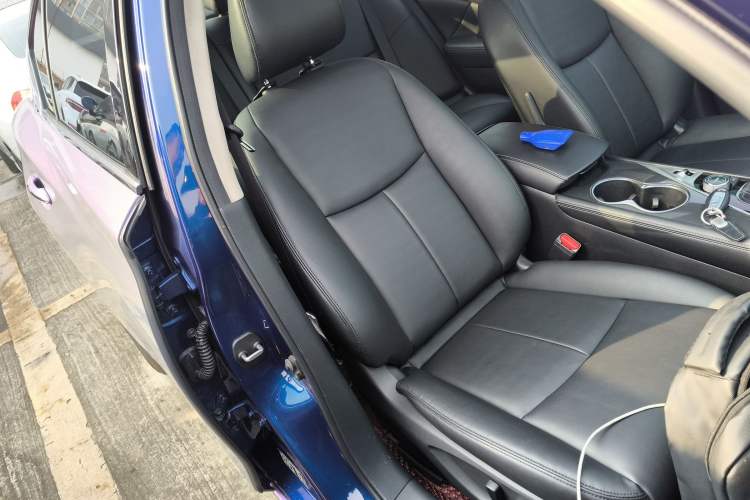 Used Infiniti Q50L 2016 2.0T Comfort Edition Right Front Seat