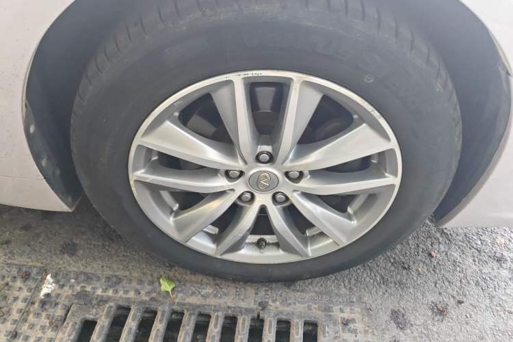 Used Infiniti Q50L 2016 2.0T Enjoyment Edition Right Front Wheel Hub