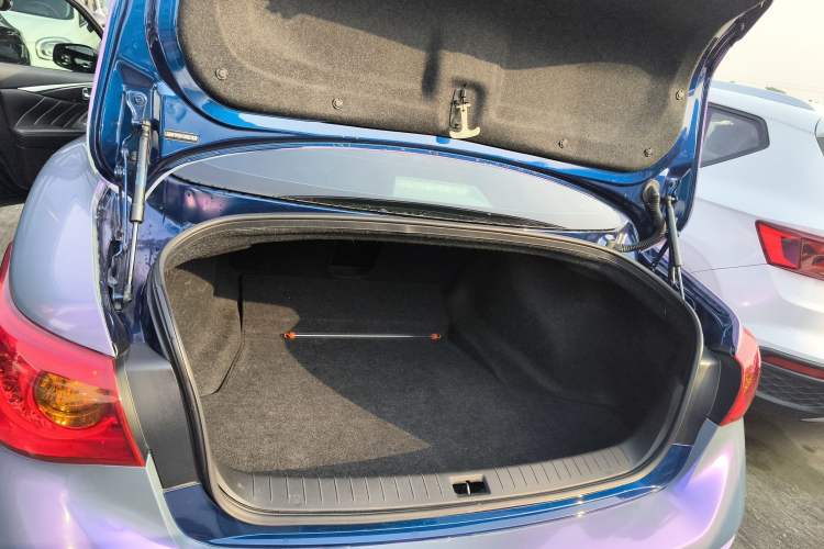 Used Infiniti Q50L 2016 2.0T Comfort Edition Trunk