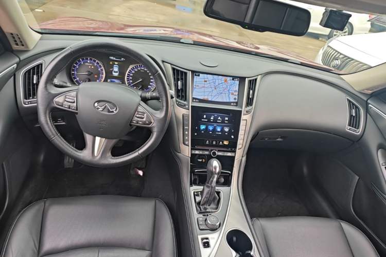 Used Infiniti Q50L 2016 2.0T Enjoyment Edition Center Console