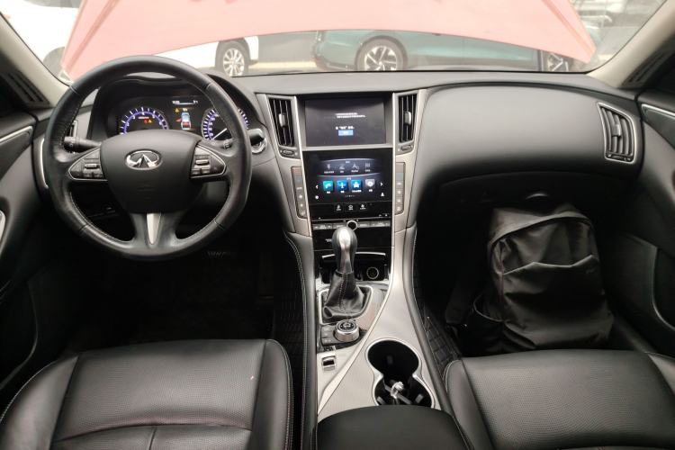 Used Infiniti Q50L 2016 2.0T Enjoyment Edition Center Console