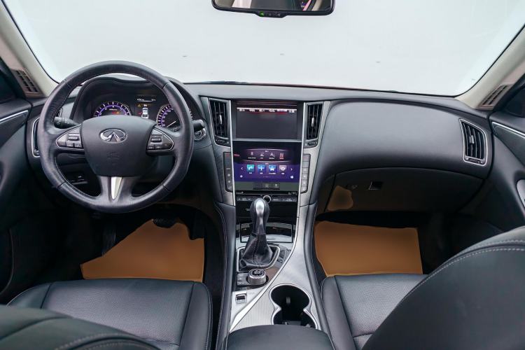Used Infiniti Q50L 2016 2.0T Enjoyment Edition Center Console