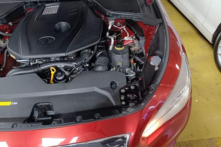 Used Infiniti Q50L 2016 2.0T Comfort Edition Engine Bay Left
