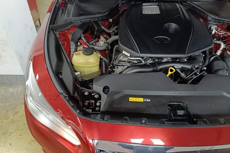 Used Infiniti Q50L 2016 2.0T Comfort Edition Engine Bay Right