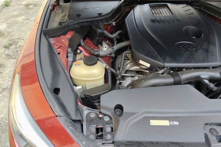 Used Infiniti Q50L 2016 2.0T Enjoyment Edition Engine Bay Right
