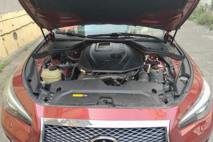 Used Infiniti Q50L 2016 2.0T Enjoyment Edition Engine Bay