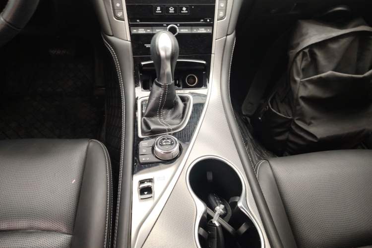 Used Infiniti Q50L 2016 2.0T Enjoyment Edition Gear Lever