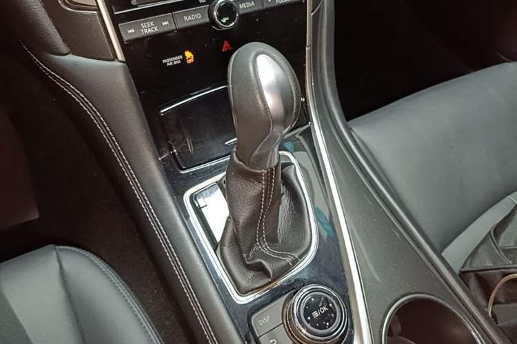 Used Infiniti Q50L 2016 2.0T Comfort Edition Gear Lever