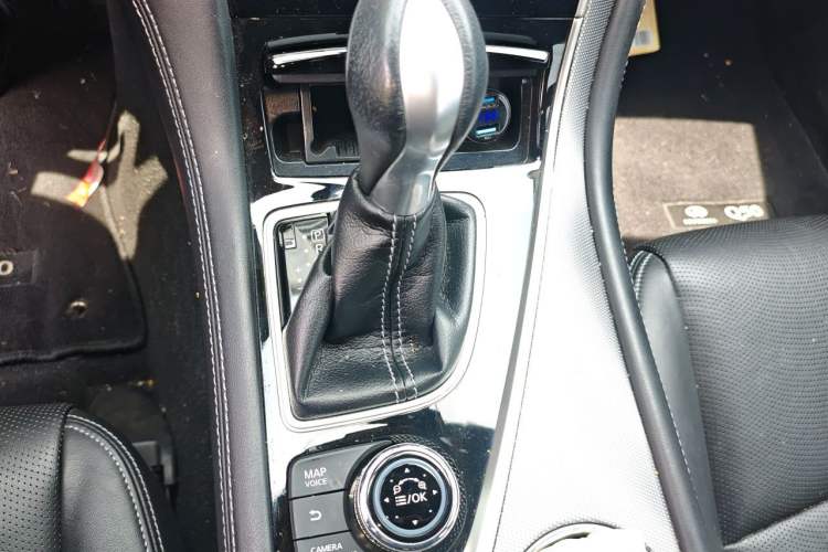 Used Infiniti Q50L 2016 2.0T Ambition Edition Gear Lever