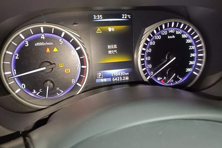 Used Infiniti Q50L 2016 2.0T Comfort Edition Odometer Close Up