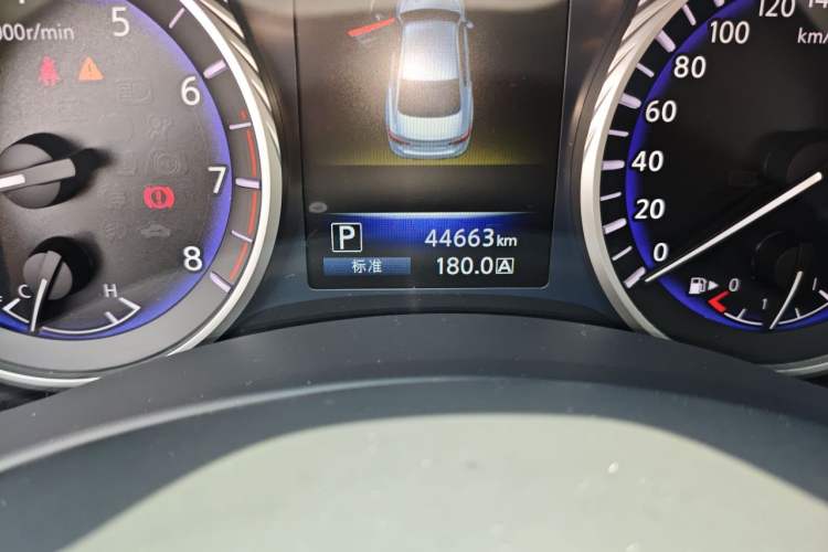 Used Infiniti Q50L 2016 2.0T Ambition Edition Odometer Close Up