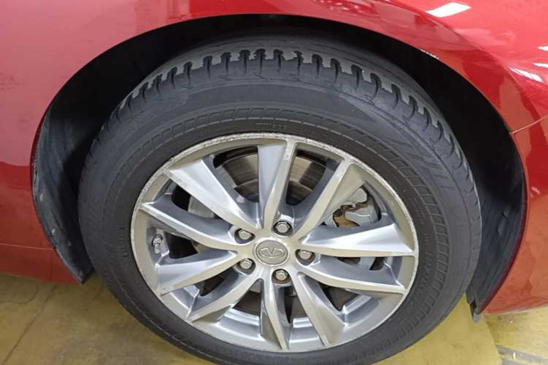 Used Infiniti Q50L 2016 2.0T Comfort Edition Right Front Wheel Hub
