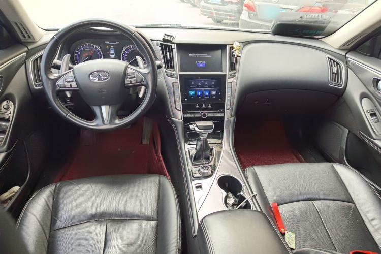 Used Infiniti Q50L 2016 2.0T Enjoyment Edition Center Console