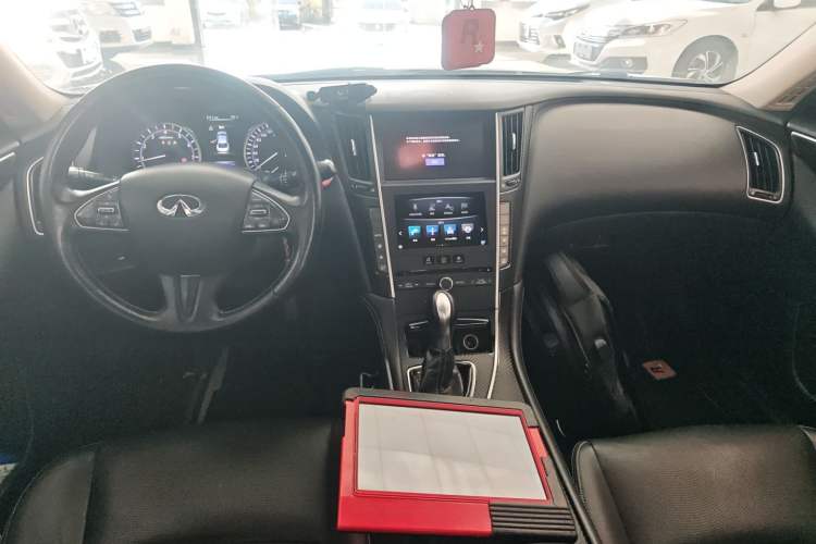 Used Infiniti Q50L 2016 2.0T Ambition Edition Center Console