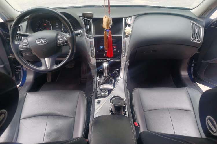 Used Infiniti Q50L 2016 2.0T Ambition Edition Center Console