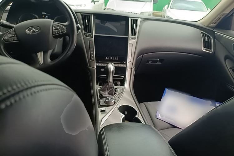 Used Infiniti Q50L 2016 2.0T Comfort Edition Center Console