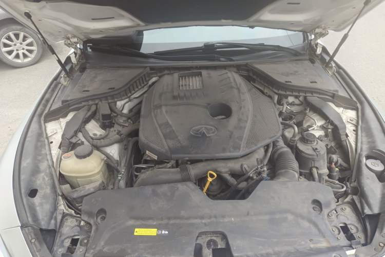 Used Infiniti Q50L 2016 2.0T Enjoyment Edition Engine Bay