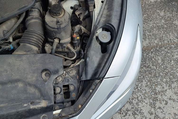 Used Infiniti Q50L 2016 2.0T Enjoyment Edition Engine Bay Left