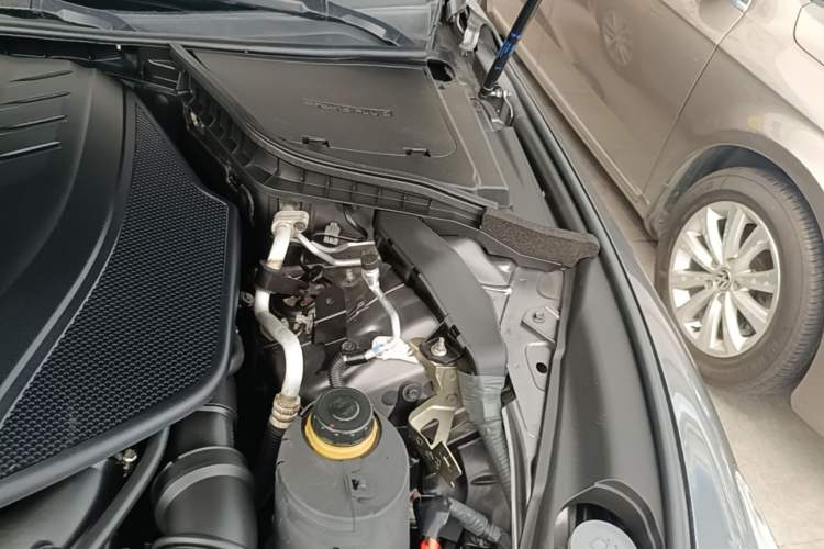Used Infiniti Q50L 2016 2.0T Comfort Edition Engine Bay Left