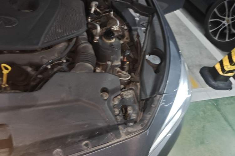 Used Infiniti Q50L 2016 2.0T Comfort Edition Engine Bay Left