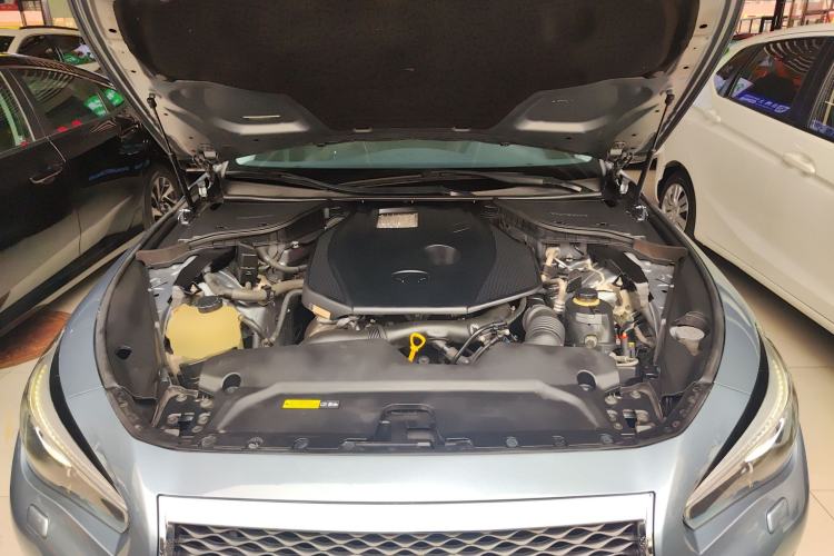 Used Infiniti Q50L 2016 2.0T Enjoyment Edition Engine Bay