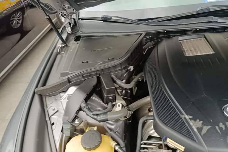Used Infiniti Q50L 2016 2.0T Comfort Edition Engine Bay Right
