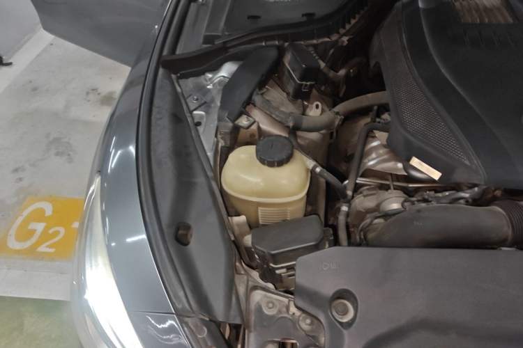 Used Infiniti Q50L 2016 2.0T Comfort Edition Engine Bay Right