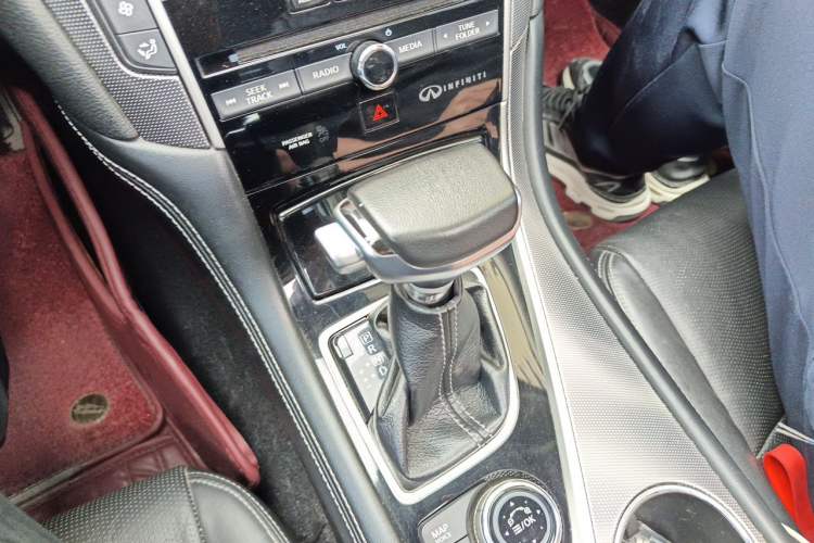 Used Infiniti Q50L 2016 2.0T Enjoyment Edition Gear Lever