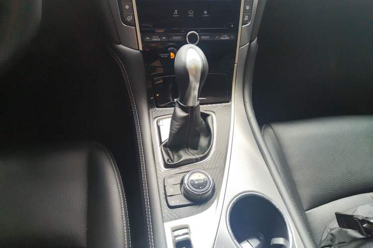 Used Infiniti Q50L 2016 2.0T Enjoyment Edition Gear Lever