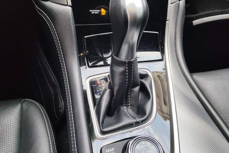 Used Infiniti Q50L 2016 2.0T Enjoyment Edition Gear Lever