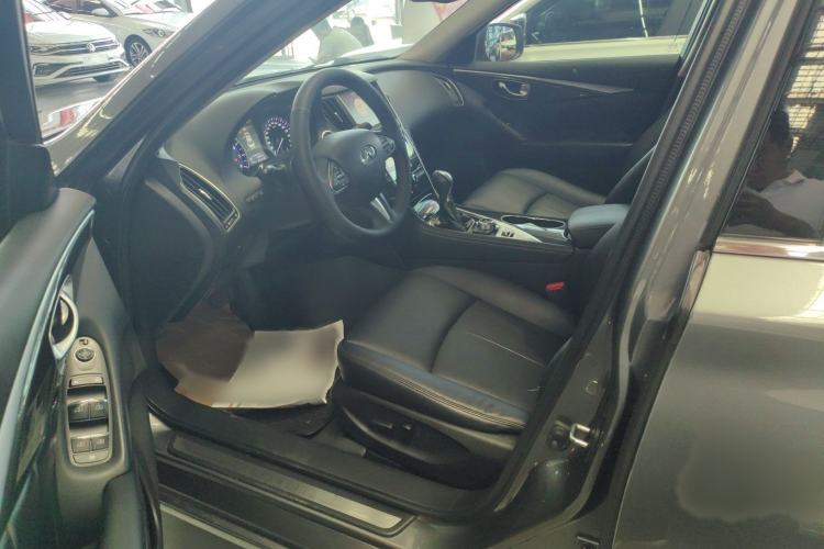 Used Infiniti Q50L 2016 2.0T Comfort Edition Interior 1